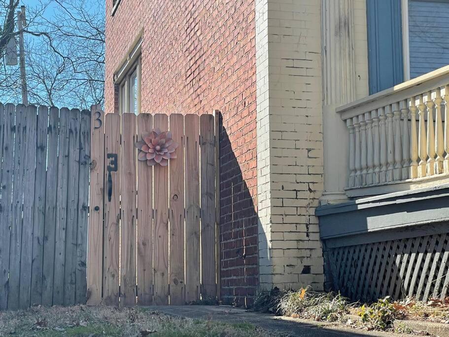 E3 Centrally Located In Carytown Fully Fenced リッチモンド エクステリア 写真
